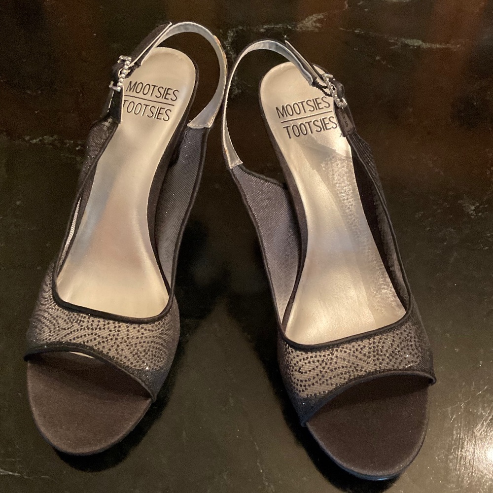 Mootsies Tootsies black fabric open toed evening shoes size 8:5